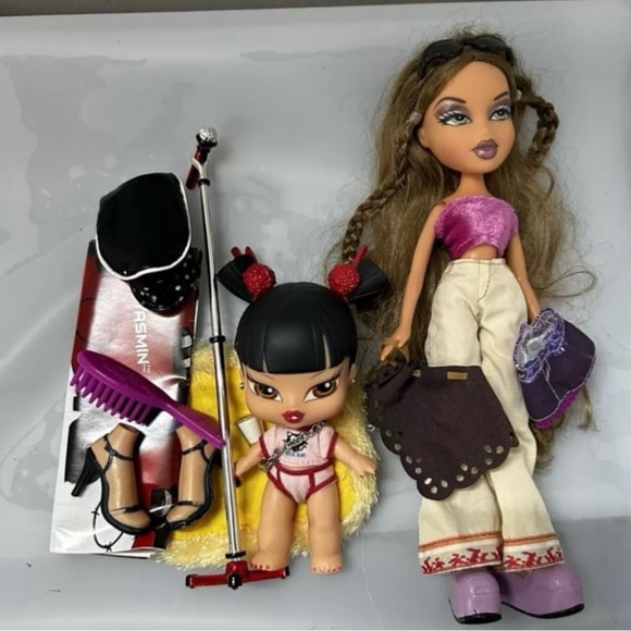 Stylish Fashion Doll Set with Accessories - Picture 1 of 3